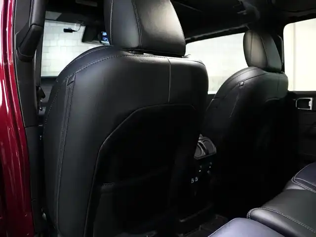 クライスラー・ジープ ラングラー アンリミテッド サハラ 静岡県 2021(令3)年 1.3万km ワインＭ JEPPESEN17インチAW 1インチリフトアップ/BATTLEZ2本出しマフラー/ARIESサイドステップ/社外エアクリーナー/BESTOPソフトトップ/ブラックレザーシートシートヒーター/衝突軽減ブレーキACC/ブラインドスポットモニター/社外ボンネットダンパー/社外アンテナ/UconnectナビフルセグTVCarplayBluetooth/デジタルインナーミラー前後ドラレコ/DSRCETC