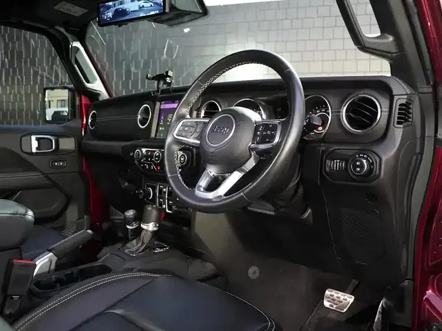 クライスラー・ジープ ラングラー アンリミテッド サハラ 静岡県 2021(令3)年 1.3万km ワインＭ JEPPESEN17インチAW 1インチリフトアップ/BATTLEZ2本出しマフラー/ARIESサイドステップ/社外エアクリーナー/BESTOPソフトトップ/ブラックレザーシートシートヒーター/衝突軽減ブレーキACC/ブラインドスポットモニター/社外ボンネットダンパー/社外アンテナ/UconnectナビフルセグTVCarplayBluetooth/デジタルインナーミラー前後ドラレコ/DSRCETC