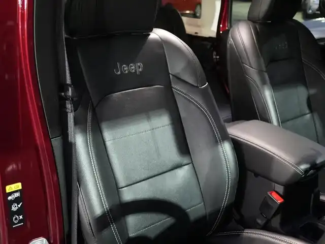 クライスラー・ジープ ラングラー アンリミテッド サハラ 静岡県 2021(令3)年 1.3万km ワインＭ JEPPESEN17インチAW 1インチリフトアップ/BATTLEZ2本出しマフラー/ARIESサイドステップ/社外エアクリーナー/BESTOPソフトトップ/ブラックレザーシートシートヒーター/衝突軽減ブレーキACC/ブラインドスポットモニター/社外ボンネットダンパー/社外アンテナ/UconnectナビフルセグTVCarplayBluetooth/デジタルインナーミラー前後ドラレコ/DSRCETC