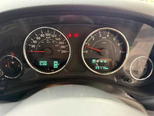 クライスラー・ジープ ジープ ラングラー アンリミテッド サハラ 兵庫県 2016(平28)年 3.4万km 黒 ワンオーナー/社外7インチナビ（AVIC-RZ800）/　（AM/FM/CD/DVD/BT)/フルセグTV/バック・サイドカメラ/アルパインサウンド/4WD/ETC/ステアリングリモコン/クルーズコントロール/レザーシート/前席シートヒーター/純正ラバーフロアマット/背面タイヤ（純正カバー付き）/純正18インチアルミホイール