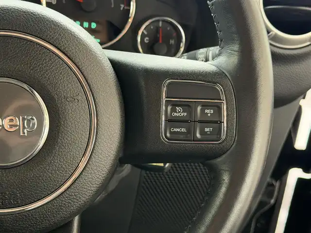 クライスラー・ジープ ジープ ラングラー アンリミテッド サハラ 兵庫県 2016(平28)年 3.4万km 黒 ワンオーナー/社外7インチナビ（AVIC-RZ800）/　（AM/FM/CD/DVD/BT)/フルセグTV/バック・サイドカメラ/アルパインサウンド/4WD/ETC/ステアリングリモコン/クルーズコントロール/レザーシート/前席シートヒーター/純正ラバーフロアマット/背面タイヤ（純正カバー付き）/純正18インチアルミホイール