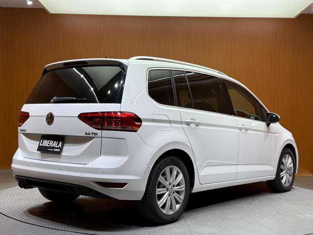 フォルクスワーゲン ＶＷ ゴルフ トゥーラン TDI ハイライン 千葉県 2018(平30)年 5.8万km ピュアホワイト ＡＣＣ　/純正ナビ　/バックカメラ　/ＰＤＣ　/サイドアシスト　/レーンキープアシスト　/ＣａｒＰｌａｙ　/Ａｎｄｒｏｉｄ　/Ａｕｔｏ　/パーキングアシスト　/電動リアゲート　/ＬＥＤヘッドライト　/オートライト　/ＥＴＣ