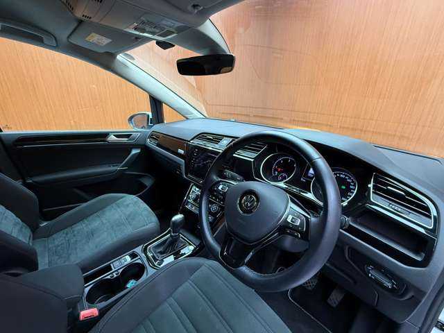 フォルクスワーゲン ＶＷ ゴルフ トゥーラン TDI ハイライン 千葉県 2018(平30)年 5.8万km ピュアホワイト ＡＣＣ　/純正ナビ　/バックカメラ　/ＰＤＣ　/サイドアシスト　/レーンキープアシスト　/ＣａｒＰｌａｙ　/Ａｎｄｒｏｉｄ　/Ａｕｔｏ　/パーキングアシスト　/電動リアゲート　/ＬＥＤヘッドライト　/オートライト　/ＥＴＣ