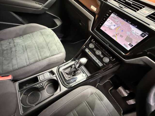 フォルクスワーゲン ＶＷ ゴルフ トゥーラン TDI ハイライン 千葉県 2018(平30)年 5.8万km ピュアホワイト ＡＣＣ　/純正ナビ　/バックカメラ　/ＰＤＣ　/サイドアシスト　/レーンキープアシスト　/ＣａｒＰｌａｙ　/Ａｎｄｒｏｉｄ　/Ａｕｔｏ　/パーキングアシスト　/電動リアゲート　/ＬＥＤヘッドライト　/オートライト　/ＥＴＣ