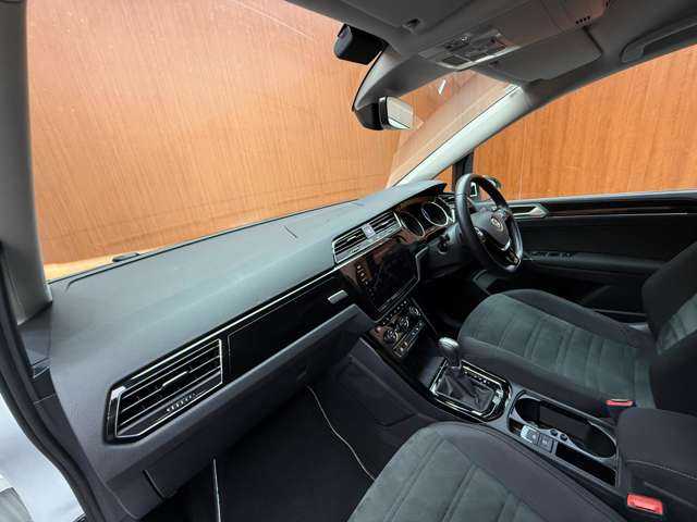 フォルクスワーゲン ＶＷ ゴルフ トゥーラン TDI ハイライン 千葉県 2018(平30)年 5.8万km ピュアホワイト ＡＣＣ　/純正ナビ　/バックカメラ　/ＰＤＣ　/サイドアシスト　/レーンキープアシスト　/ＣａｒＰｌａｙ　/Ａｎｄｒｏｉｄ　/Ａｕｔｏ　/パーキングアシスト　/電動リアゲート　/ＬＥＤヘッドライト　/オートライト　/ＥＴＣ