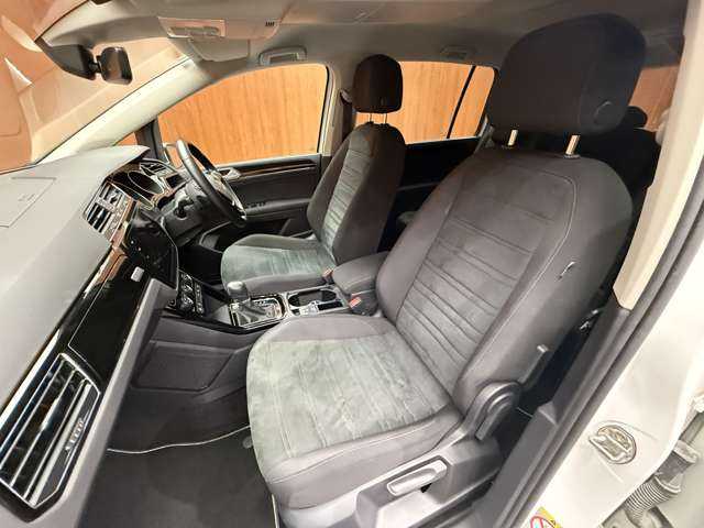 フォルクスワーゲン ＶＷ ゴルフ トゥーラン TDI ハイライン 千葉県 2018(平30)年 5.8万km ピュアホワイト ＡＣＣ　/純正ナビ　/バックカメラ　/ＰＤＣ　/サイドアシスト　/レーンキープアシスト　/ＣａｒＰｌａｙ　/Ａｎｄｒｏｉｄ　/Ａｕｔｏ　/パーキングアシスト　/電動リアゲート　/ＬＥＤヘッドライト　/オートライト　/ＥＴＣ