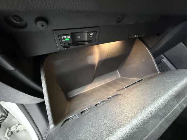 フォルクスワーゲン ＶＷ ゴルフ トゥーラン TDI ハイライン 千葉県 2018(平30)年 5.8万km ピュアホワイト ＡＣＣ　/純正ナビ　/バックカメラ　/ＰＤＣ　/サイドアシスト　/レーンキープアシスト　/ＣａｒＰｌａｙ　/Ａｎｄｒｏｉｄ　/Ａｕｔｏ　/パーキングアシスト　/電動リアゲート　/ＬＥＤヘッドライト　/オートライト　/ＥＴＣ