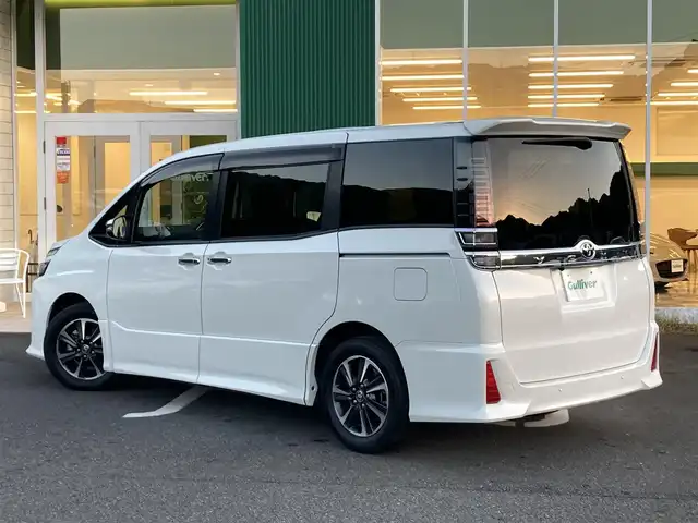 トヨタ ヴォクシー ZS 煌Ⅲ 愛媛県 2020(令2)年 4.6万km ホワイトパールクリスタルシャイン 純正１０型ナビ（NSZN-Z68T）/フルセグＴＶ/バックカメラ/両側パワースライドドア/クルーズコントロール/ＬＥＤヘッドライト/オートハイビーム/衝突軽減システム/車線逸脱警報/クリアランスソナー/ハーフレザー/禁煙車/７名乗車/取説/スペアキー