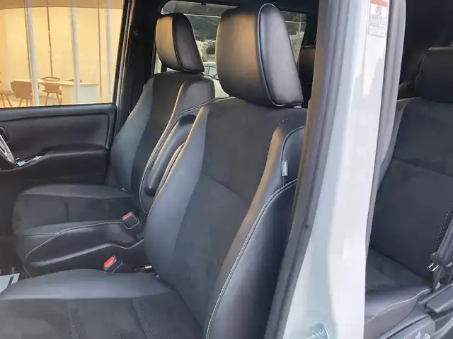 トヨタ ヴォクシー ZS 煌Ⅲ 愛媛県 2020(令2)年 4.6万km ホワイトパールクリスタルシャイン 純正１０型ナビ（NSZN-Z68T）/フルセグＴＶ/バックカメラ/両側パワースライドドア/クルーズコントロール/ＬＥＤヘッドライト/オートハイビーム/衝突軽減システム/車線逸脱警報/クリアランスソナー/ハーフレザー/禁煙車/７名乗車/取説/スペアキー