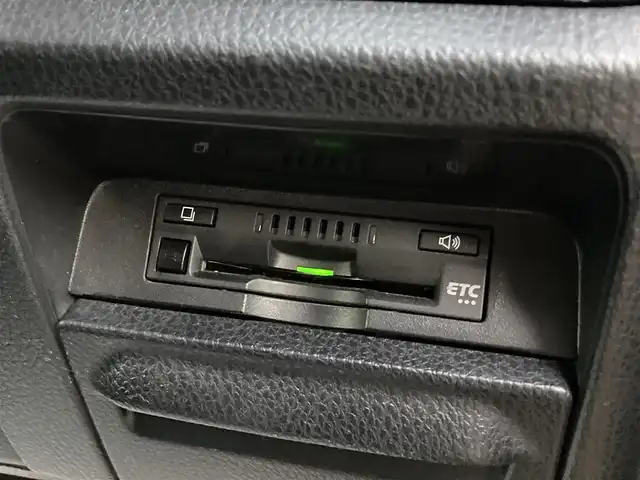 トヨタ ヴォクシー ZS 煌Ⅲ 愛媛県 2020(令2)年 4.6万km ホワイトパールクリスタルシャイン 純正１０型ナビ（NSZN-Z68T）/フルセグＴＶ/バックカメラ/両側パワースライドドア/クルーズコントロール/ＬＥＤヘッドライト/オートハイビーム/衝突軽減システム/車線逸脱警報/クリアランスソナー/ハーフレザー/禁煙車/７名乗車/取説/スペアキー