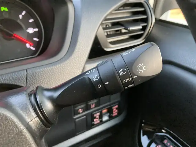 トヨタ ヴォクシー ZS 煌Ⅲ 愛媛県 2020(令2)年 4.6万km ホワイトパールクリスタルシャイン 純正１０型ナビ（NSZN-Z68T）/フルセグＴＶ/バックカメラ/両側パワースライドドア/クルーズコントロール/ＬＥＤヘッドライト/オートハイビーム/衝突軽減システム/車線逸脱警報/クリアランスソナー/ハーフレザー/禁煙車/７名乗車/取説/スペアキー