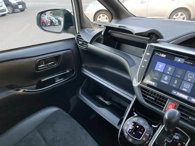 トヨタ ヴォクシー ZS 煌Ⅲ 愛媛県 2020(令2)年 4.6万km ホワイトパールクリスタルシャイン 純正１０型ナビ（NSZN-Z68T）/フルセグＴＶ/バックカメラ/両側パワースライドドア/クルーズコントロール/ＬＥＤヘッドライト/オートハイビーム/衝突軽減システム/車線逸脱警報/クリアランスソナー/ハーフレザー/禁煙車/７名乗車/取説/スペアキー