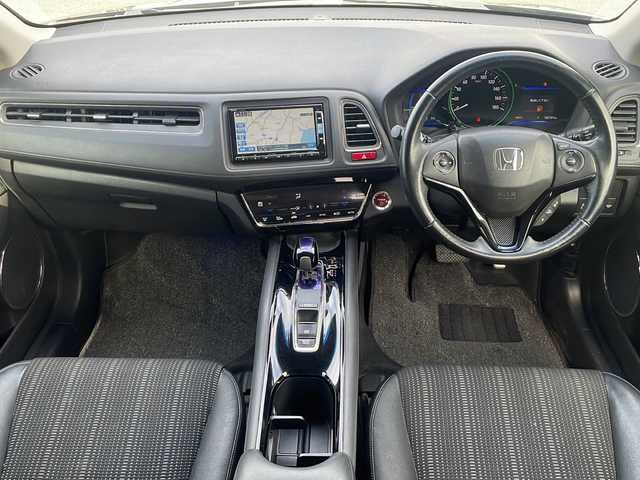 ホンダ ヴェゼル ハイブリッド Z 熊本県 2015(平27)年 10.3万km クリスタルブラックパール (株)IDOMが運営する【じしゃロン熊本店】の自社ローン対象車両になります。こちらは現金ご利用時の価格です。自社ローンご希望の方は別途その旨お申付け下さい。　/純正ナビ（VXM-152VFi）/バックカメラ/フルセグテレビ/DVD/CD/Bluetooth接続/ETC/ハーフレザーシート/シートヒーター/クルーズコントロール/LEDヘッドライト/オートライト/スマートキー/純正17インチアルミホイール