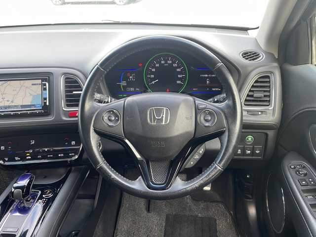 ホンダ ヴェゼル ハイブリッド Z 熊本県 2015(平27)年 10.3万km クリスタルブラックパール (株)IDOMが運営する【じしゃロン熊本店】の自社ローン対象車両になります。こちらは現金ご利用時の価格です。自社ローンご希望の方は別途その旨お申付け下さい。　/純正ナビ（VXM-152VFi）/バックカメラ/フルセグテレビ/DVD/CD/Bluetooth接続/ETC/ハーフレザーシート/シートヒーター/クルーズコントロール/LEDヘッドライト/オートライト/スマートキー/純正17インチアルミホイール