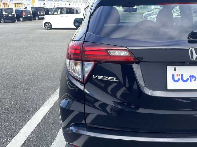 ホンダ ヴェゼル ハイブリッド Z 熊本県 2015(平27)年 10.3万km クリスタルブラックパール (株)IDOMが運営する【じしゃロン熊本店】の自社ローン対象車両になります。こちらは現金ご利用時の価格です。自社ローンご希望の方は別途その旨お申付け下さい。　/純正ナビ（VXM-152VFi）/バックカメラ/フルセグテレビ/DVD/CD/Bluetooth接続/ETC/ハーフレザーシート/シートヒーター/クルーズコントロール/LEDヘッドライト/オートライト/スマートキー/純正17インチアルミホイール