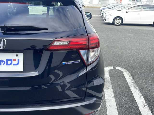 ホンダ ヴェゼル ハイブリッド Z 熊本県 2015(平27)年 10.3万km クリスタルブラックパール (株)IDOMが運営する【じしゃロン熊本店】の自社ローン対象車両になります。こちらは現金ご利用時の価格です。自社ローンご希望の方は別途その旨お申付け下さい。　/純正ナビ（VXM-152VFi）/バックカメラ/フルセグテレビ/DVD/CD/Bluetooth接続/ETC/ハーフレザーシート/シートヒーター/クルーズコントロール/LEDヘッドライト/オートライト/スマートキー/純正17インチアルミホイール