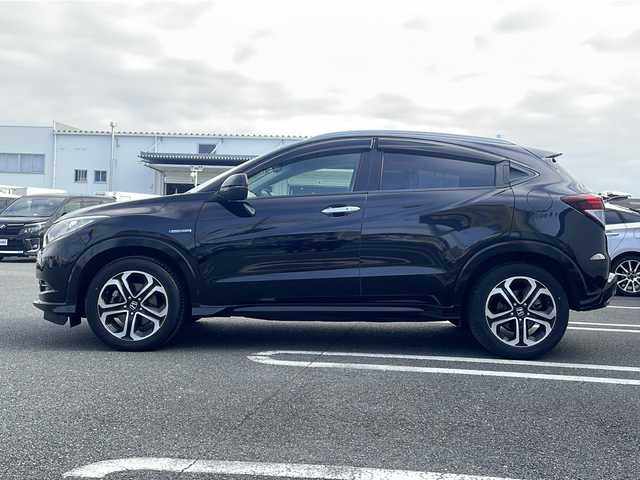 ホンダ ヴェゼル ハイブリッド Z 熊本県 2015(平27)年 10.3万km クリスタルブラックパール (株)IDOMが運営する【じしゃロン熊本店】の自社ローン対象車両になります。こちらは現金ご利用時の価格です。自社ローンご希望の方は別途その旨お申付け下さい。　/純正ナビ（VXM-152VFi）/バックカメラ/フルセグテレビ/DVD/CD/Bluetooth接続/ETC/ハーフレザーシート/シートヒーター/クルーズコントロール/LEDヘッドライト/オートライト/スマートキー/純正17インチアルミホイール