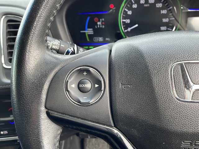 ホンダ ヴェゼル ハイブリッド Z 熊本県 2015(平27)年 10.3万km クリスタルブラックパール (株)IDOMが運営する【じしゃロン熊本店】の自社ローン対象車両になります。こちらは現金ご利用時の価格です。自社ローンご希望の方は別途その旨お申付け下さい。　/純正ナビ（VXM-152VFi）/バックカメラ/フルセグテレビ/DVD/CD/Bluetooth接続/ETC/ハーフレザーシート/シートヒーター/クルーズコントロール/LEDヘッドライト/オートライト/スマートキー/純正17インチアルミホイール