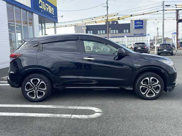 ホンダ ヴェゼル ハイブリッド Z 熊本県 2015(平27)年 10.3万km クリスタルブラックパール (株)IDOMが運営する【じしゃロン熊本店】の自社ローン対象車両になります。こちらは現金ご利用時の価格です。自社ローンご希望の方は別途その旨お申付け下さい。　/純正ナビ（VXM-152VFi）/バックカメラ/フルセグテレビ/DVD/CD/Bluetooth接続/ETC/ハーフレザーシート/シートヒーター/クルーズコントロール/LEDヘッドライト/オートライト/スマートキー/純正17インチアルミホイール