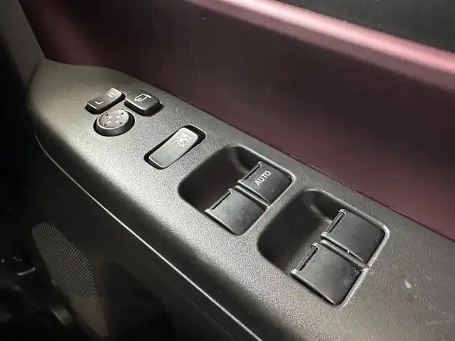 スズキ スペーシア カスタム HYBRID XS ターボ 茨城県 2024(令6)年 0.4万km ピュアホワイトP 純正ディスプレイオーディオ/ナビ・TV付き/クルーズコントロール（追従走行有）/衝突被害軽減システム/レーンキープアシスト/クリアランスソナー/HUD/ドライブレコーダー/バック・全方位カメラ/ETC/シートヒーター/ステアリングヒーター/後席サーキュレーター/両側パワースライドドア/電動パーキングブレーキ/オートホールド機能/LEDヘッドライト/純正アルミホイール/スマートキー/保証書/取扱説明書/スペアキー