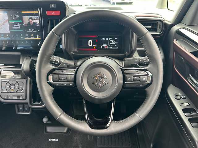 スズキ スペーシア カスタム HYBRID XS ターボ 茨城県 2024(令6)年 0.4万km ピュアホワイトP 純正ディスプレイオーディオ/ナビ・TV付き/クルーズコントロール（追従走行有）/衝突被害軽減システム/レーンキープアシスト/クリアランスソナー/HUD/ドライブレコーダー/バック・全方位カメラ/ETC/シートヒーター/ステアリングヒーター/後席サーキュレーター/両側パワースライドドア/電動パーキングブレーキ/オートホールド機能/LEDヘッドライト/純正アルミホイール/スマートキー/保証書/取扱説明書/スペアキー