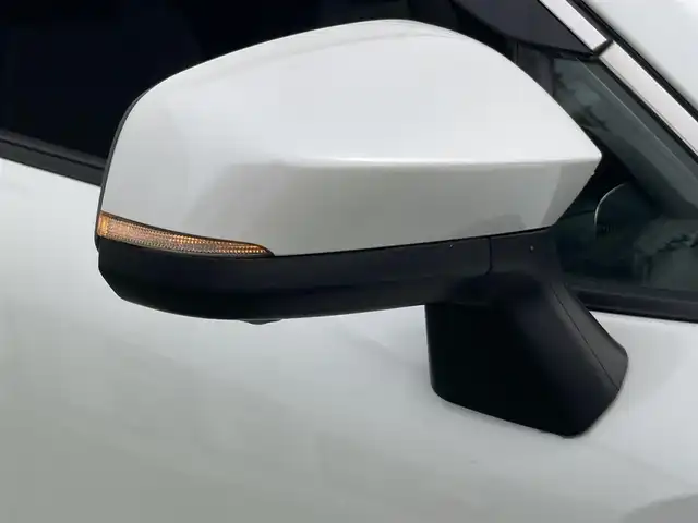 トヨタ カローラ クロス ハイブリッド Z 香川県 2022(令4)年 1.3万km プラチナホワイトパールマイカ 登録時走行距離：12752km/メーカー純正ナビ/　BT接続/全方位カメラ/プリクラッシュセーフティシステム/レーンキープアシスト/レーダークルーズコントロール/クリアランスソナー/ブラインドスポットモニター/オートハイビーム/LEDヘッドライト/オートライト/フォグランプ/レベライザヘッドライト/パワーバックドア/ビルトインETC2.0/前後ドライブレコーダー/ハーフレザーシート/シートヒーター/パワーシート/革巻きステアリング/ステアリングスイッチ/オートホールド機能付き電子パーキングブレーキ/プッシュスタート/スマートキー