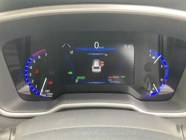 トヨタ カローラ クロス ハイブリッド Z 香川県 2022(令4)年 1.3万km プラチナホワイトパールマイカ 登録時走行距離：12752km/メーカー純正ナビ/　BT接続/全方位カメラ/プリクラッシュセーフティシステム/レーンキープアシスト/レーダークルーズコントロール/クリアランスソナー/ブラインドスポットモニター/オートハイビーム/LEDヘッドライト/オートライト/フォグランプ/レベライザヘッドライト/パワーバックドア/ビルトインETC2.0/前後ドライブレコーダー/ハーフレザーシート/シートヒーター/パワーシート/革巻きステアリング/ステアリングスイッチ/オートホールド機能付き電子パーキングブレーキ/プッシュスタート/スマートキー
