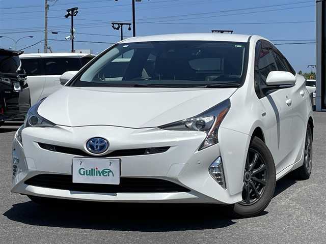 トヨタ プリウス A 道央・札幌 2018(平30)年 15.4万km ホワイトパールクリスタルシャイン 寒冷地仕様/純正ディーラーOPナビ/CD/DVD/BT/フルセグ/プリクラッシュセーフティ/横滑り防止装置/レーダークルーズコントロール/レーンキープアシスト/パーキングセンサー/クリアランスソナー/ブラインドスポットモニター/バックカメラ/ビルトインETC/ドライブレコーダー/HUD/ワイパーデアイサー/EVMODE/DRIVEMODE切替/自動防眩ミラー/革巻きステアリング/ステアリングリモコン/プッシュスタート/スマートキー/LEDヘッドライト/オートライト/オートハイビーム/フォグランプ/電動格納ミラー/ヒーテッドドアミラー/ウィンカーミラー/純正フロアマット/ドアバイザー/社外AW付冬タイヤ積込/（純正ホイールキャップ有）/195/65/R15/2023年/山8mm