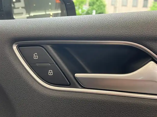 アウディ Ａ３ SB 30TFSI 東京都 2019(令1)年 2.5万km ミトスブラックメタリック 1400CCターボ/純正ナビゲーション/地上デジタルテレビ/Bモニター/ETC/レーダークルーズコントロール/キセノンライト/フォグライト（前後）/アイドリングストップ/スマートキー/アイドリングストップ/パーキングセンサー/純正アルミホイール16インチ/純正フロアマット/メーカー保証書/取扱説明書/点検整備記録簿R235年