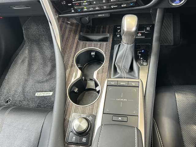 レクサス ＲＸ 450h バージョンL 静岡県 2019(令1)年 4.6万km ソニッククォーツ 純正メモリナビ/・CD/・DVD/・フルセグTV/・Bluetooth/・USB/・AM/・FM/主要装備/・衝突軽減/・レーンキープ/・追従クルコン/・BSM/・コーナーセンサー前後/・アラウンドビューモニター/・パワーバックドア/・パドルシフト/・全席パワーシート/・全席シートヒーター/・D+N席エアシート/・ビルトインETC2.0/・純正アルミホイール/・純正フロアマット/・オートハイビーム