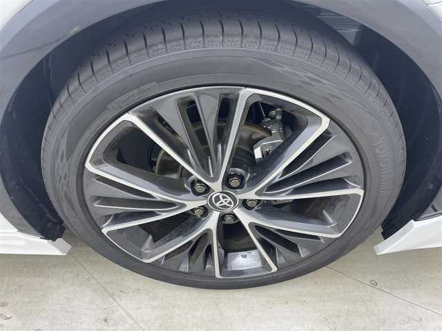 トヨタ プリウス Z 岡山県 2024(令6)年 0.4万km プラチナホワイトパールマイカ パノラマガラスルーフ/モデリスタエアロ（前・横・後下）	/純正１２．３インチディスプレイオーディオ	/【ナビ/フルセグ/Bluetooth/Carplay】	/パノラミックビューモニター	/追従型クルーズコントロール	/オートハイビーム	/LEDヘッドライト（AUTO機能付き）	/ビルトインETC２．０/デジタルインナーミラー/前席シートヒーター	/ステアリングヒーター/前席エアシート/運転席パワーシート	/衝突軽減ブレーキシステム	/車線逸脱防止システム	/横滑り防止装置/踏み間違い防止装置	/ブラインドスポットモニター/オートブレーキホールド/純正ドライブレコーダー（前後）	/純正19インチアルミ	/コーナーセンサー（前後）	/純正フロアマット	/ステアリングスイッチ	/ISOFIX/チルトステアリング/シートリフター/ウィンカーミラー/ドアバイザー/プッシュスタート	/新車保証書/スペアキー×1