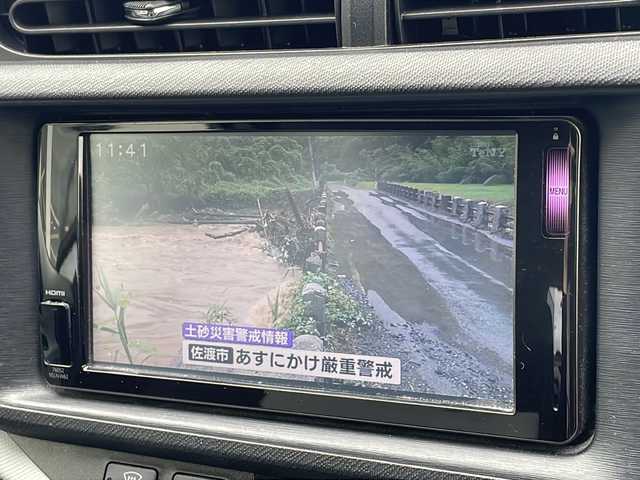 トヨタ アクア S 新潟県 2012(平24)年 11.2万km シルバーM スタッドレスタイヤ積載/純正ナビ/フルセグＴＶ/Bluetooth/AM/FM/バックカメラ/ETC/ナノイー/Bluetooth接続/フォグランプ/前後ドライブレコーダー/シートヒーター/純正ＡＷ１５インチ/社外フロアマット/プッシュスタート/スマートキー/ドアバイザー