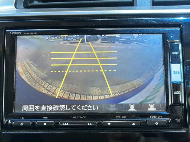 ホンダ フィット ハイブリット Lパッケージ 静岡県 2013(平25)年 13.2万km ブリリアントスポーティブルーメタリック2トーン 純正ナビ/・FM/AM/・DVD/CD/・Bluetooth/・フルセグTV/・USB/iPod/・SDメモリーカード/主要装備/・ドライブレコーダー/・ＥＴＣ/・オートエアコン/・バックカメラ/・シティブレーキアクティブシステム/・ステアリングスイッチ/・純正ホイールキャップ/・ハロゲンヘッドライト/・プッシュスタート/・横滑り防止装置/・純正フロアマット