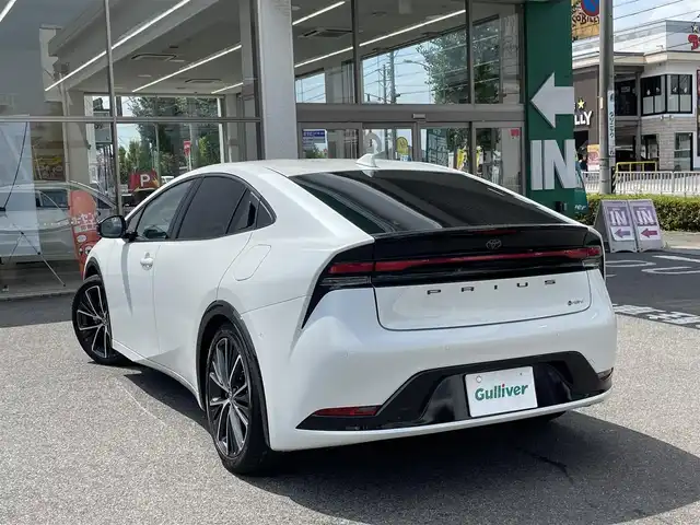 トヨタ プリウス Z 愛知県 2024(令6)年 0.5万km プラチナホワイトパールマイカ /禁煙車//純正メモリナビ//12.3インチディスプレイ・フルセグTV・Bluetooth・AM・FM・USB・Apple CarPlay・Android Auto//パノラミックビューモニター//ETC2.0//前後ドライブレコーダー//パワーバックドア//スペアタイヤ//純正19インチアルミホイール//LEDオートライト//オートマチックハイビーム//Toyota Safety System//プリクラッシュセーフティ//緊急時操舵支援//フロントクロストラフィックアラート//レーンチェンジアシスト//レーントレーシングアシスト//レーンディパーチャーアラート//レーダークルーズコントロール//ロードサインアシスト//ドライバー異常時対応システム//プロアクティブドライビングシスト//発進遅れ告知//ブラインドスポットモニター//安心降車アシスト//車両接近告知//トヨタチームメイト(アドバンストパーク)//パーキングサポートブレーキ//横滑り防止//トラクションコントロール//ヒルスタートアシスト//合皮シート//運転席パワーシート