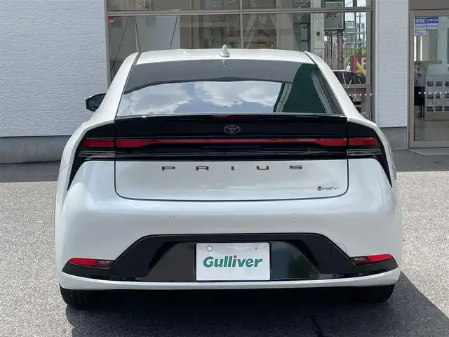 トヨタ プリウス Z 愛知県 2024(令6)年 0.5万km プラチナホワイトパールマイカ /禁煙車//純正メモリナビ//12.3インチディスプレイ・フルセグTV・Bluetooth・AM・FM・USB・Apple CarPlay・Android Auto//パノラミックビューモニター//ETC2.0//前後ドライブレコーダー//パワーバックドア//スペアタイヤ//純正19インチアルミホイール//LEDオートライト//オートマチックハイビーム//Toyota Safety System//プリクラッシュセーフティ//緊急時操舵支援//フロントクロストラフィックアラート//レーンチェンジアシスト//レーントレーシングアシスト//レーンディパーチャーアラート//レーダークルーズコントロール//ロードサインアシスト//ドライバー異常時対応システム//プロアクティブドライビングシスト//発進遅れ告知//ブラインドスポットモニター//安心降車アシスト//車両接近告知//トヨタチームメイト(アドバンストパーク)//パーキングサポートブレーキ//横滑り防止//トラクションコントロール//ヒルスタートアシスト//合皮シート//運転席パワーシート