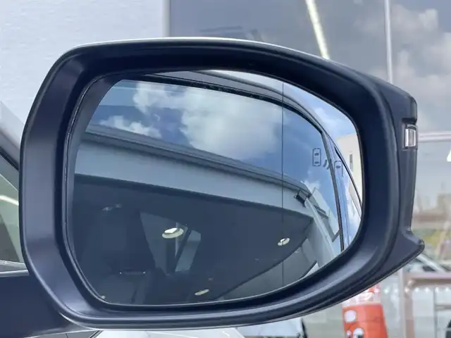 トヨタ プリウス Z 愛知県 2024(令6)年 0.5万km プラチナホワイトパールマイカ /禁煙車//純正メモリナビ//12.3インチディスプレイ・フルセグTV・Bluetooth・AM・FM・USB・Apple CarPlay・Android Auto//パノラミックビューモニター//ETC2.0//前後ドライブレコーダー//パワーバックドア//スペアタイヤ//純正19インチアルミホイール//LEDオートライト//オートマチックハイビーム//Toyota Safety System//プリクラッシュセーフティ//緊急時操舵支援//フロントクロストラフィックアラート//レーンチェンジアシスト//レーントレーシングアシスト//レーンディパーチャーアラート//レーダークルーズコントロール//ロードサインアシスト//ドライバー異常時対応システム//プロアクティブドライビングシスト//発進遅れ告知//ブラインドスポットモニター//安心降車アシスト//車両接近告知//トヨタチームメイト(アドバンストパーク)//パーキングサポートブレーキ//横滑り防止//トラクションコントロール//ヒルスタートアシスト//合皮シート//運転席パワーシート