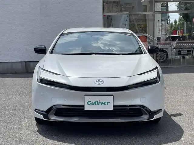 トヨタ プリウス Z 愛知県 2024(令6)年 0.5万km プラチナホワイトパールマイカ /禁煙車//純正メモリナビ//12.3インチディスプレイ・フルセグTV・Bluetooth・AM・FM・USB・Apple CarPlay・Android Auto//パノラミックビューモニター//ETC2.0//前後ドライブレコーダー//パワーバックドア//スペアタイヤ//純正19インチアルミホイール//LEDオートライト//オートマチックハイビーム//Toyota Safety System//プリクラッシュセーフティ//緊急時操舵支援//フロントクロストラフィックアラート//レーンチェンジアシスト//レーントレーシングアシスト//レーンディパーチャーアラート//レーダークルーズコントロール//ロードサインアシスト//ドライバー異常時対応システム//プロアクティブドライビングシスト//発進遅れ告知//ブラインドスポットモニター//安心降車アシスト//車両接近告知//トヨタチームメイト(アドバンストパーク)//パーキングサポートブレーキ//横滑り防止//トラクションコントロール//ヒルスタートアシスト//合皮シート//運転席パワーシート