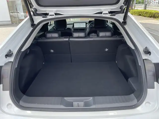 トヨタ プリウス Z 愛知県 2024(令6)年 0.5万km プラチナホワイトパールマイカ /禁煙車//純正メモリナビ//12.3インチディスプレイ・フルセグTV・Bluetooth・AM・FM・USB・Apple CarPlay・Android Auto//パノラミックビューモニター//ETC2.0//前後ドライブレコーダー//パワーバックドア//スペアタイヤ//純正19インチアルミホイール//LEDオートライト//オートマチックハイビーム//Toyota Safety System//プリクラッシュセーフティ//緊急時操舵支援//フロントクロストラフィックアラート//レーンチェンジアシスト//レーントレーシングアシスト//レーンディパーチャーアラート//レーダークルーズコントロール//ロードサインアシスト//ドライバー異常時対応システム//プロアクティブドライビングシスト//発進遅れ告知//ブラインドスポットモニター//安心降車アシスト//車両接近告知//トヨタチームメイト(アドバンストパーク)//パーキングサポートブレーキ//横滑り防止//トラクションコントロール//ヒルスタートアシスト//合皮シート//運転席パワーシート