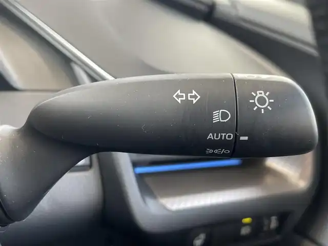 トヨタ プリウス Z 愛知県 2024(令6)年 0.5万km プラチナホワイトパールマイカ /禁煙車//純正メモリナビ//12.3インチディスプレイ・フルセグTV・Bluetooth・AM・FM・USB・Apple CarPlay・Android Auto//パノラミックビューモニター//ETC2.0//前後ドライブレコーダー//パワーバックドア//スペアタイヤ//純正19インチアルミホイール//LEDオートライト//オートマチックハイビーム//Toyota Safety System//プリクラッシュセーフティ//緊急時操舵支援//フロントクロストラフィックアラート//レーンチェンジアシスト//レーントレーシングアシスト//レーンディパーチャーアラート//レーダークルーズコントロール//ロードサインアシスト//ドライバー異常時対応システム//プロアクティブドライビングシスト//発進遅れ告知//ブラインドスポットモニター//安心降車アシスト//車両接近告知//トヨタチームメイト(アドバンストパーク)//パーキングサポートブレーキ//横滑り防止//トラクションコントロール//ヒルスタートアシスト//合皮シート//運転席パワーシート