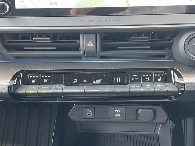 トヨタ プリウス Z 愛知県 2024(令6)年 0.5万km プラチナホワイトパールマイカ /禁煙車//純正メモリナビ//12.3インチディスプレイ・フルセグTV・Bluetooth・AM・FM・USB・Apple CarPlay・Android Auto//パノラミックビューモニター//ETC2.0//前後ドライブレコーダー//パワーバックドア//スペアタイヤ//純正19インチアルミホイール//LEDオートライト//オートマチックハイビーム//Toyota Safety System//プリクラッシュセーフティ//緊急時操舵支援//フロントクロストラフィックアラート//レーンチェンジアシスト//レーントレーシングアシスト//レーンディパーチャーアラート//レーダークルーズコントロール//ロードサインアシスト//ドライバー異常時対応システム//プロアクティブドライビングシスト//発進遅れ告知//ブラインドスポットモニター//安心降車アシスト//車両接近告知//トヨタチームメイト(アドバンストパーク)//パーキングサポートブレーキ//横滑り防止//トラクションコントロール//ヒルスタートアシスト//合皮シート//運転席パワーシート