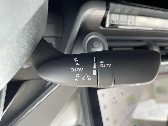 トヨタ プリウス Z 愛知県 2024(令6)年 0.5万km プラチナホワイトパールマイカ /禁煙車//純正メモリナビ//12.3インチディスプレイ・フルセグTV・Bluetooth・AM・FM・USB・Apple CarPlay・Android Auto//パノラミックビューモニター//ETC2.0//前後ドライブレコーダー//パワーバックドア//スペアタイヤ//純正19インチアルミホイール//LEDオートライト//オートマチックハイビーム//Toyota Safety System//プリクラッシュセーフティ//緊急時操舵支援//フロントクロストラフィックアラート//レーンチェンジアシスト//レーントレーシングアシスト//レーンディパーチャーアラート//レーダークルーズコントロール//ロードサインアシスト//ドライバー異常時対応システム//プロアクティブドライビングシスト//発進遅れ告知//ブラインドスポットモニター//安心降車アシスト//車両接近告知//トヨタチームメイト(アドバンストパーク)//パーキングサポートブレーキ//横滑り防止//トラクションコントロール//ヒルスタートアシスト//合皮シート//運転席パワーシート
