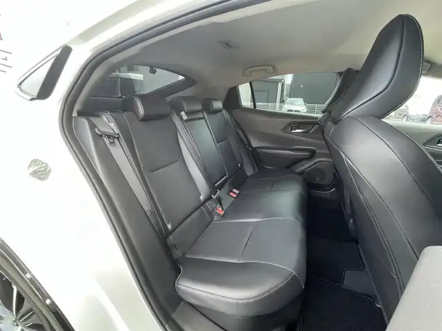 トヨタ プリウス Z 愛知県 2024(令6)年 0.5万km プラチナホワイトパールマイカ /禁煙車//純正メモリナビ//12.3インチディスプレイ・フルセグTV・Bluetooth・AM・FM・USB・Apple CarPlay・Android Auto//パノラミックビューモニター//ETC2.0//前後ドライブレコーダー//パワーバックドア//スペアタイヤ//純正19インチアルミホイール//LEDオートライト//オートマチックハイビーム//Toyota Safety System//プリクラッシュセーフティ//緊急時操舵支援//フロントクロストラフィックアラート//レーンチェンジアシスト//レーントレーシングアシスト//レーンディパーチャーアラート//レーダークルーズコントロール//ロードサインアシスト//ドライバー異常時対応システム//プロアクティブドライビングシスト//発進遅れ告知//ブラインドスポットモニター//安心降車アシスト//車両接近告知//トヨタチームメイト(アドバンストパーク)//パーキングサポートブレーキ//横滑り防止//トラクションコントロール//ヒルスタートアシスト//合皮シート//運転席パワーシート