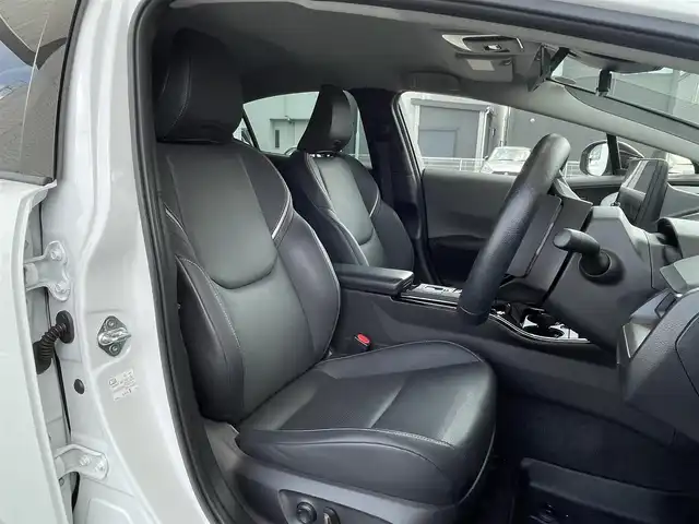 トヨタ プリウス Z 愛知県 2024(令6)年 0.5万km プラチナホワイトパールマイカ /禁煙車//純正メモリナビ//12.3インチディスプレイ・フルセグTV・Bluetooth・AM・FM・USB・Apple CarPlay・Android Auto//パノラミックビューモニター//ETC2.0//前後ドライブレコーダー//パワーバックドア//スペアタイヤ//純正19インチアルミホイール//LEDオートライト//オートマチックハイビーム//Toyota Safety System//プリクラッシュセーフティ//緊急時操舵支援//フロントクロストラフィックアラート//レーンチェンジアシスト//レーントレーシングアシスト//レーンディパーチャーアラート//レーダークルーズコントロール//ロードサインアシスト//ドライバー異常時対応システム//プロアクティブドライビングシスト//発進遅れ告知//ブラインドスポットモニター//安心降車アシスト//車両接近告知//トヨタチームメイト(アドバンストパーク)//パーキングサポートブレーキ//横滑り防止//トラクションコントロール//ヒルスタートアシスト//合皮シート//運転席パワーシート