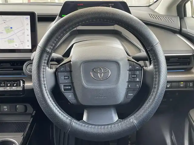 トヨタ プリウス Z 愛知県 2024(令6)年 0.5万km プラチナホワイトパールマイカ /禁煙車//純正メモリナビ//12.3インチディスプレイ・フルセグTV・Bluetooth・AM・FM・USB・Apple CarPlay・Android Auto//パノラミックビューモニター//ETC2.0//前後ドライブレコーダー//パワーバックドア//スペアタイヤ//純正19インチアルミホイール//LEDオートライト//オートマチックハイビーム//Toyota Safety System//プリクラッシュセーフティ//緊急時操舵支援//フロントクロストラフィックアラート//レーンチェンジアシスト//レーントレーシングアシスト//レーンディパーチャーアラート//レーダークルーズコントロール//ロードサインアシスト//ドライバー異常時対応システム//プロアクティブドライビングシスト//発進遅れ告知//ブラインドスポットモニター//安心降車アシスト//車両接近告知//トヨタチームメイト(アドバンストパーク)//パーキングサポートブレーキ//横滑り防止//トラクションコントロール//ヒルスタートアシスト//合皮シート//運転席パワーシート