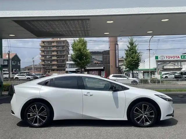 トヨタ プリウス Z 愛知県 2024(令6)年 0.5万km プラチナホワイトパールマイカ /禁煙車//純正メモリナビ//12.3インチディスプレイ・フルセグTV・Bluetooth・AM・FM・USB・Apple CarPlay・Android Auto//パノラミックビューモニター//ETC2.0//前後ドライブレコーダー//パワーバックドア//スペアタイヤ//純正19インチアルミホイール//LEDオートライト//オートマチックハイビーム//Toyota Safety System//プリクラッシュセーフティ//緊急時操舵支援//フロントクロストラフィックアラート//レーンチェンジアシスト//レーントレーシングアシスト//レーンディパーチャーアラート//レーダークルーズコントロール//ロードサインアシスト//ドライバー異常時対応システム//プロアクティブドライビングシスト//発進遅れ告知//ブラインドスポットモニター//安心降車アシスト//車両接近告知//トヨタチームメイト(アドバンストパーク)//パーキングサポートブレーキ//横滑り防止//トラクションコントロール//ヒルスタートアシスト//合皮シート//運転席パワーシート