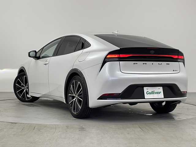 トヨタ プリウス Z 愛知県 2024(令6)年 0.5万km プラチナホワイトパールマイカ /禁煙車//純正メモリナビ//12.3インチディスプレイ・フルセグTV・Bluetooth・AM・FM・USB・Apple CarPlay・Android Auto//パノラミックビューモニター//ETC2.0//前後ドライブレコーダー//パワーバックドア//スペアタイヤ//純正19インチアルミホイール//LEDオートライト//オートマチックハイビーム//Toyota Safety System//プリクラッシュセーフティ//緊急時操舵支援//フロントクロストラフィックアラート//レーンチェンジアシスト//レーントレーシングアシスト//レーンディパーチャーアラート//レーダークルーズコントロール//ロードサインアシスト//ドライバー異常時対応システム//プロアクティブドライビングシスト//発進遅れ告知//ブラインドスポットモニター//安心降車アシスト//車両接近告知//トヨタチームメイト(アドバンストパーク)//パーキングサポートブレーキ//横滑り防止//トラクションコントロール//ヒルスタートアシスト//合皮シート//運転席パワーシート