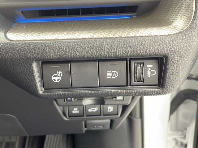 トヨタ プリウス Z 愛知県 2024(令6)年 0.5万km プラチナホワイトパールマイカ /禁煙車//純正メモリナビ//12.3インチディスプレイ・フルセグTV・Bluetooth・AM・FM・USB・Apple CarPlay・Android Auto//パノラミックビューモニター//ETC2.0//前後ドライブレコーダー//パワーバックドア//スペアタイヤ//純正19インチアルミホイール//LEDオートライト//オートマチックハイビーム//Toyota Safety System//プリクラッシュセーフティ//緊急時操舵支援//フロントクロストラフィックアラート//レーンチェンジアシスト//レーントレーシングアシスト//レーンディパーチャーアラート//レーダークルーズコントロール//ロードサインアシスト//ドライバー異常時対応システム//プロアクティブドライビングシスト//発進遅れ告知//ブラインドスポットモニター//安心降車アシスト//車両接近告知//トヨタチームメイト(アドバンストパーク)//パーキングサポートブレーキ//横滑り防止//トラクションコントロール//ヒルスタートアシスト//合皮シート//運転席パワーシート