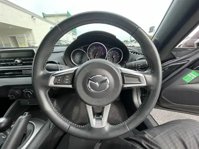 マツダ ロードスター NR－A 宮崎県 2021(令3)年 6.3万km ジェットブラックマイカ 純正メディアプレイヤー/ワンオーナー車/6速MT/ハイオク車/レーンキープアシスト/衝突被害軽減システム/パーキングアシスト/オートライト/USB×１/AUX/純正マット/純正アルミ　16インチ/オールシーズンタイヤ/ETC/ステアリングスイッチ