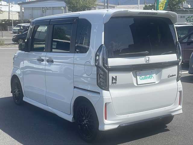ホンダ Ｎ ＢＯＸ カスタム L ターボ スタイル+ブラック 長野県 2022(令4)年 2.8万km プラチナホワイトパール 純正SDナビ(VXM-225Ci)/　・FM/AM/Bluetooth/CD/バックカメラ/クルーズコントロール/前後ドライブレコーダー(SN-TW84)/両側電動スライドドア/衝突被害軽減ブレーキ/クリアランスソナー/レーンキープアシスト/コーナーセンサー/前席シートヒーター/ステアリングスイッチ/純正フロアマット/レザーシート/カーテンエアバッグ/オートエアコン/オートライト/オートハイビーム/横滑り防止機能/ABS/パワーステアリング/パワーウインドウ