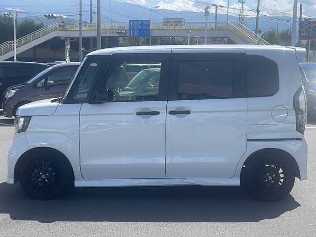ホンダ Ｎ ＢＯＸ カスタム L ターボ スタイル+ブラック 長野県 2022(令4)年 2.8万km プラチナホワイトパール 純正SDナビ(VXM-225Ci)/　・FM/AM/Bluetooth/CD/バックカメラ/クルーズコントロール/前後ドライブレコーダー(SN-TW84)/両側電動スライドドア/衝突被害軽減ブレーキ/クリアランスソナー/レーンキープアシスト/コーナーセンサー/前席シートヒーター/ステアリングスイッチ/純正フロアマット/カーテンエアバッグ/オートエアコン/オートライト/オートハイビーム/横滑り防止機能/ABS/パワーステアリング/パワーウインドウ